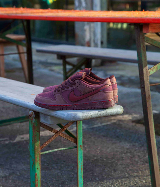 Nike sb shoes burgundy online