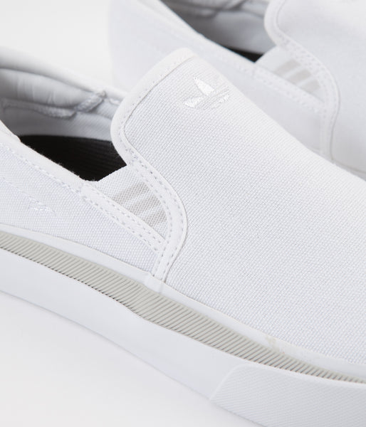 Adidas sabalo slip on online