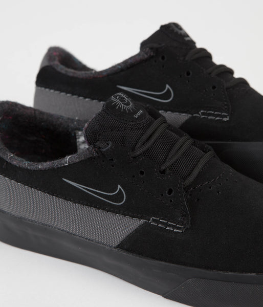 Grey and black nike on sale sb