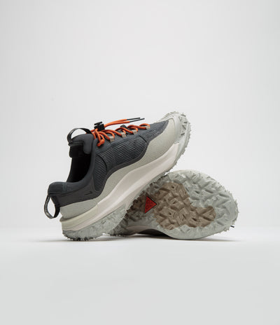 Nike ACG Mountain Fly 2 Low GTX Shoes - Dark Smoke Grey / Khaki - Light Orewood Brown