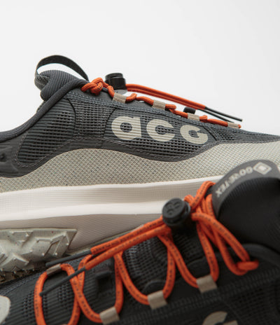 Nike ACG Mountain Fly 2 Low GTX Shoes - Dark Smoke Grey / Khaki - Light Orewood Brown