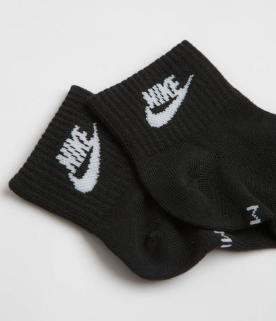 Nike Everyday Essential Ankle Socks (3 Pair) - Black / White