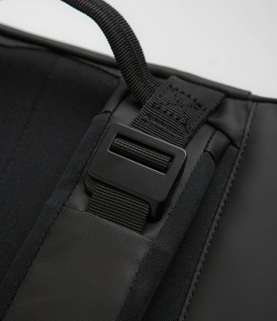 D_b_ Hugger 15L Base Backpack - Black Out