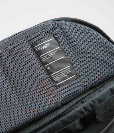 D_b_ Hugger 15L Base Backpack - Black Out