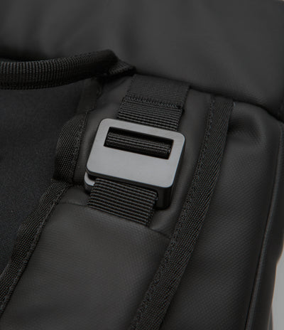 D_b_ Hugger 25L Backpack - Black Out