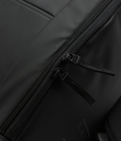 D_b_ Hugger 30L Backpack - Black Out