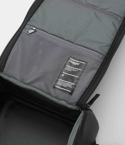 D_b_ Hugger 30L Backpack - Black Out