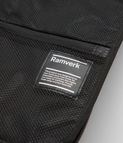 D_b_ Ramverk Medium Camera Insert - Black Out