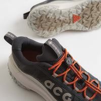 Nike ACG Mountain Fly 2 Low GTX Shoes - Dark Smoke Grey / Khaki - Light Orewood Brn thumbnail