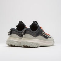 Nike ACG Mountain Fly 2 Low GTX Shoes - Dark Smoke Grey / Khaki - Light Orewood Brn thumbnail