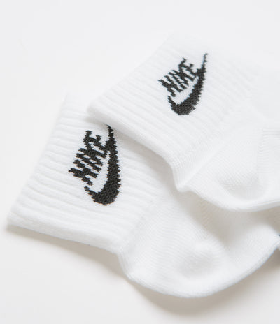 Nike Everyday Essential Ankle Socks (3 Pair) - White / Black