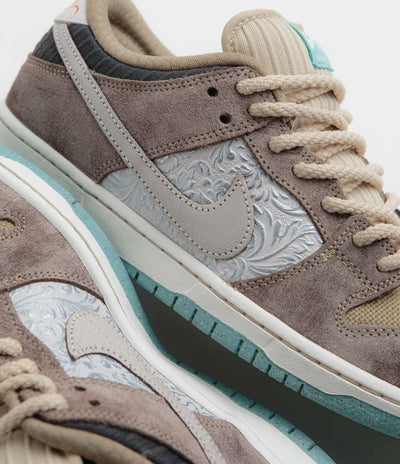 Nike SB Dunk Low Pro Premium Shoes - Baroque Brown / Summit White - Sanddrift