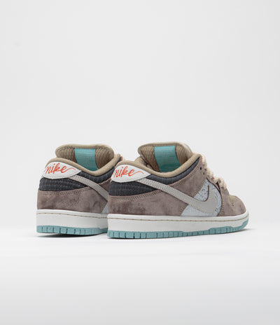 Nike SB Dunk Low Pro Premium Shoes - Baroque Brown / Summit White - Sanddrift