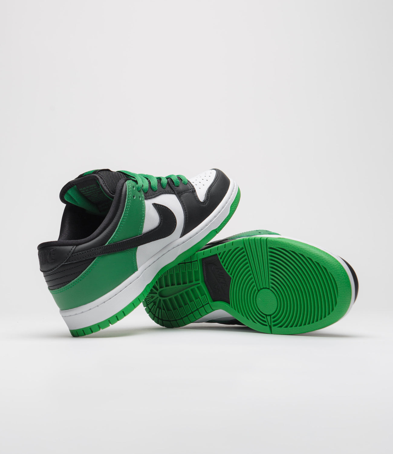 Nike sneakers green and black hotsell