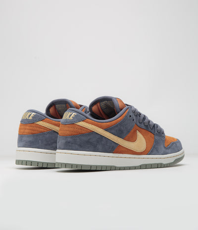 Nike SB Dunk Low Pro Shoes - Light Carbon / Sesame - Monarch