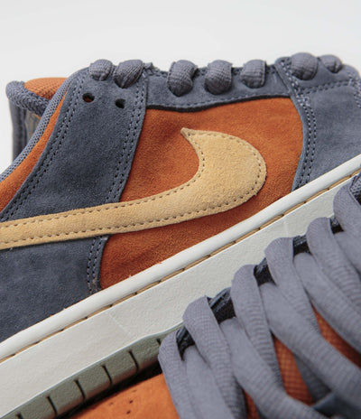 Nike SB Dunk Low Pro Shoes - Light Carbon / Sesame - Monarch