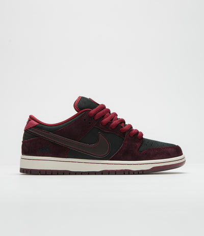 Nike SB x RIOT Skateshop Dunk Low Pro Shoes - Mahogany / Dark Beetrot - Team Red - Sail