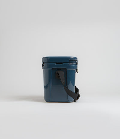 Yeti Roadie 15 Hard Cooler - Navy