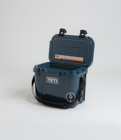 Yeti Roadie 15 Hard Cooler - Navy