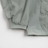 Nike ACG Sierra Light Jacket - Mica Green / Light Silver / Summit White thumbnail