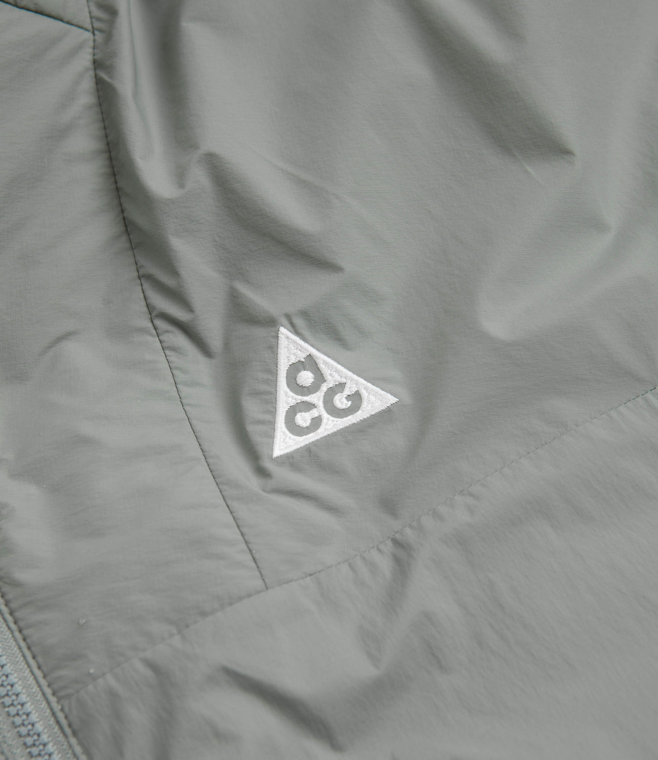 Nike ACG Sierra Light Jacket - Mica Green / Light Silver / Summit