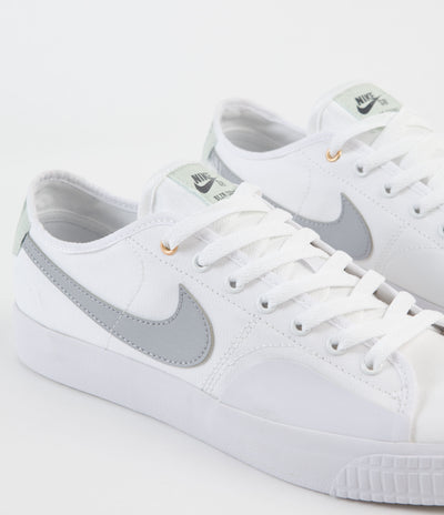 Nike SB Blazer Court DVDL Shoes - White / Wolf Grey - White - Barely Green