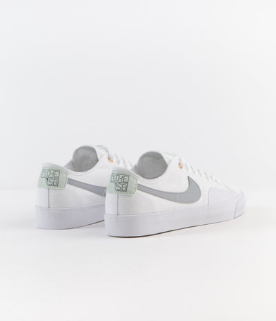 Nike SB Blazer Court DVDL Shoes - White / Wolf Grey - White - Barely Green