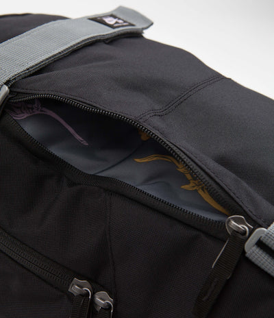 Nike SB Courthouse Backpack - Black / Smoke Grey / Doll